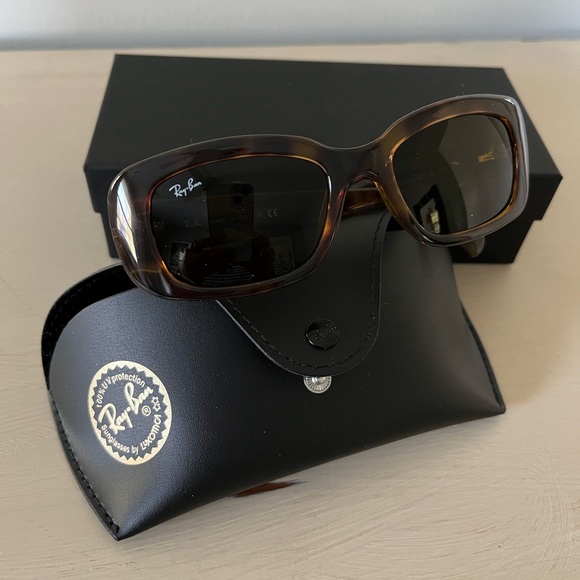 Ray-Ban Women’s 4122 Sunglasses - Picture 2 of 7